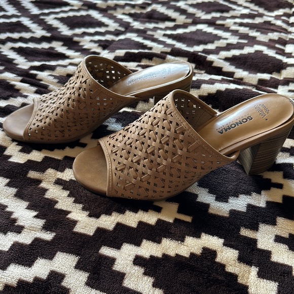 Sonoma Open toe heeled Sandal - Picture 2 of 4